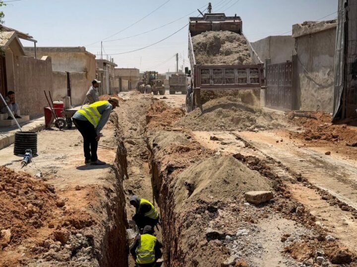 استبدال شبكة الصرف الصحي بطول 1500 متر في مدينة الطبقة