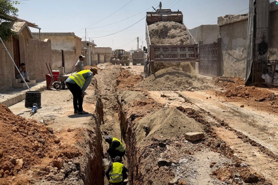 استبدال شبكة الصرف الصحي بطول 1500 متر في مدينة الطبقة