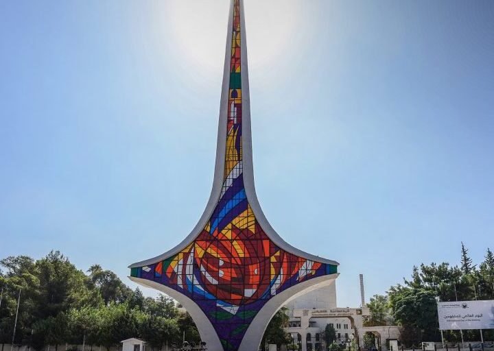نصب ساحة الأمويين بدمشق: رحلة من رمزية المعرض إلى أيقونة بصرية