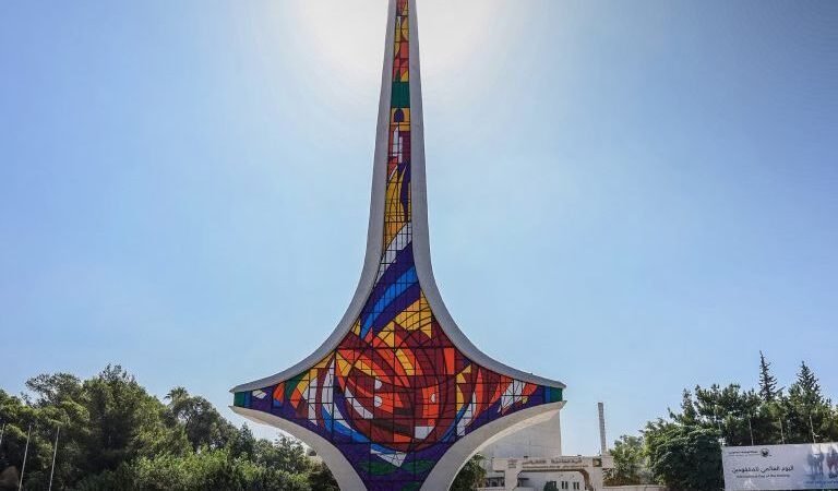 نصب ساحة الأمويين بدمشق: رحلة من رمزية المعرض إلى أيقونة بصرية
