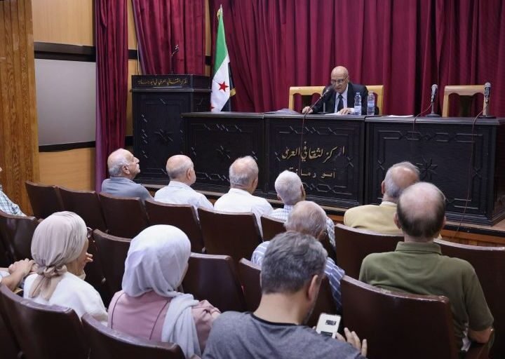 استعراض المسيرة العلمية الرائدة للدكتور حسني سبح في دمشق