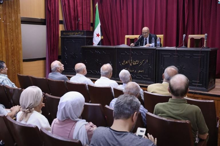 استعراض المسيرة العلمية الرائدة للدكتور حسني سبح في دمشق
