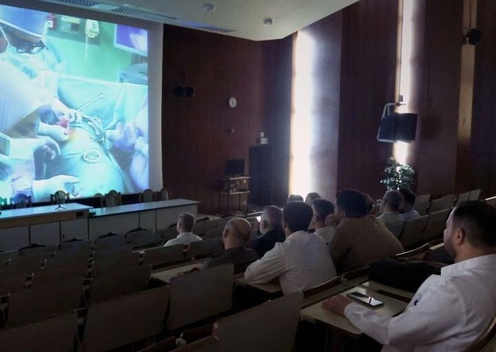 مشفى دمشق الوطني يختتم دورة تدريبية متقدمة في جراحة الصدر التنظيرية