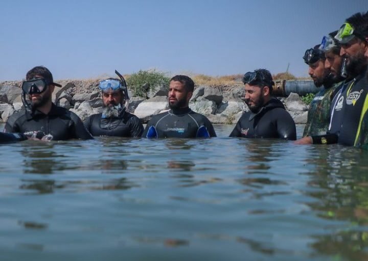 الدفاع المدني بالرقة يختتم دورة تدريبية متخصصة في الإنقاذ المائي