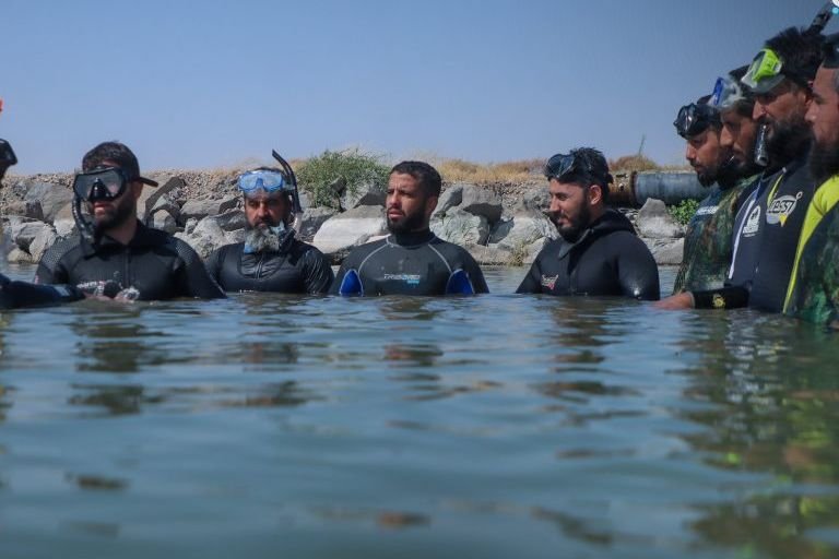 الدفاع المدني بالرقة يختتم دورة تدريبية متخصصة في الإنقاذ المائي