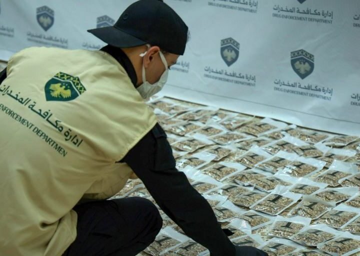 إحباط عملية تهريب كبرى لمخدرات وأسلحة في ريف دمشق
