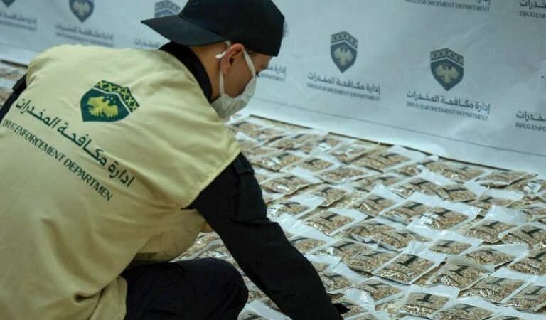 إحباط عملية تهريب كبرى لمخدرات وأسلحة في ريف دمشق
