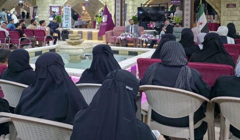 معرض إدلب للكتاب يستضيف ندوة حول دور الشباب في بناء سوريا