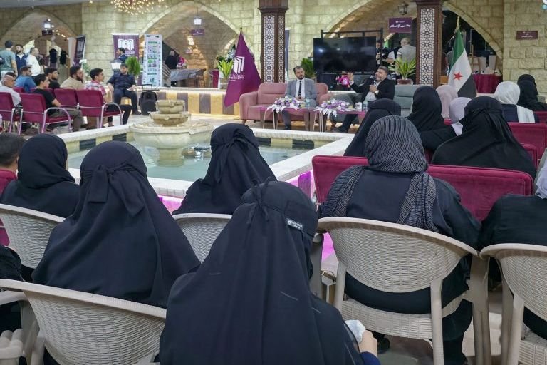 معرض إدلب للكتاب يستضيف ندوة حول دور الشباب في بناء سوريا