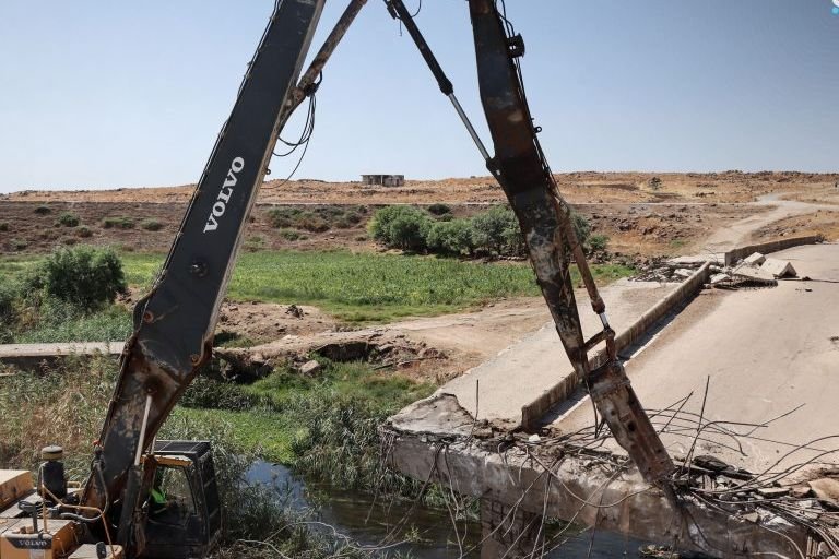 بدء مشروع تأهيل جسر غرناطة – كفرنان بريف حمص