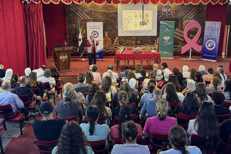 محاضرة علمية في اللاذقية حول الكشف المبكر عن سرطان الثدي