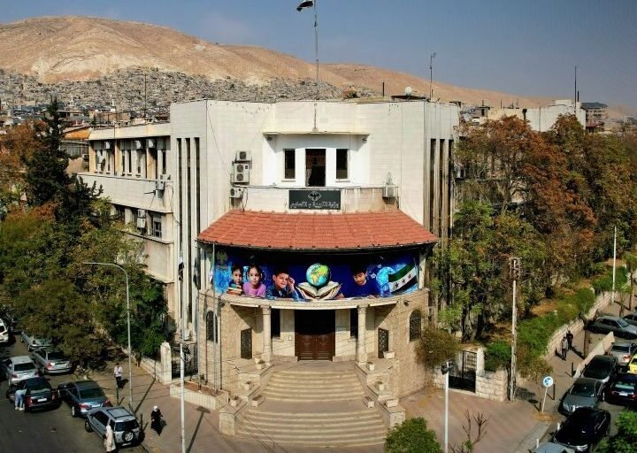 فتح باب التسجيل لمسابقة لملء 18 ألف شاغر تعليمي في ثلاث محافظات