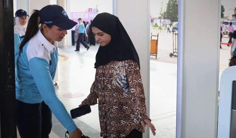 نساء سوريات يبرزن في الخطوط الأمامية لمعرض دمشق الدولي