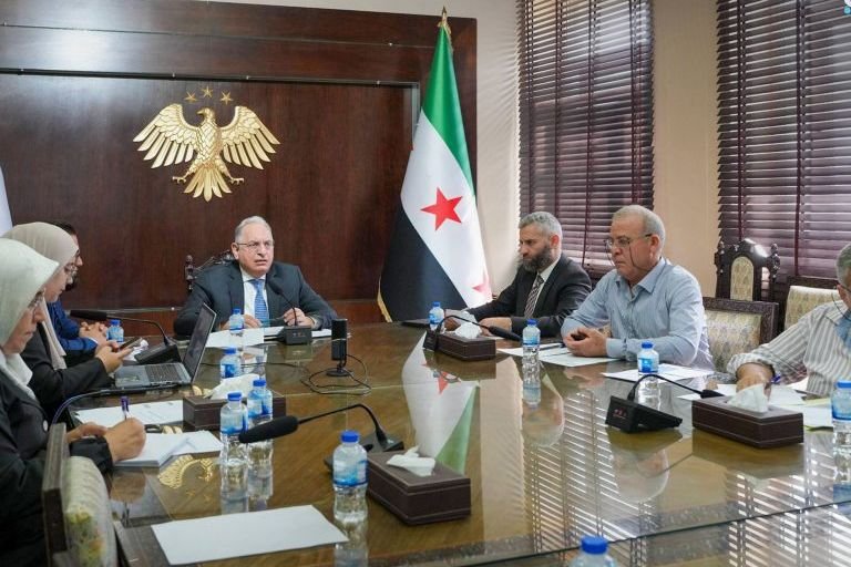 وزير المالية يبحث مع صندوق أبوظبي للتنمية ملف المديونية والتعاون التنموي