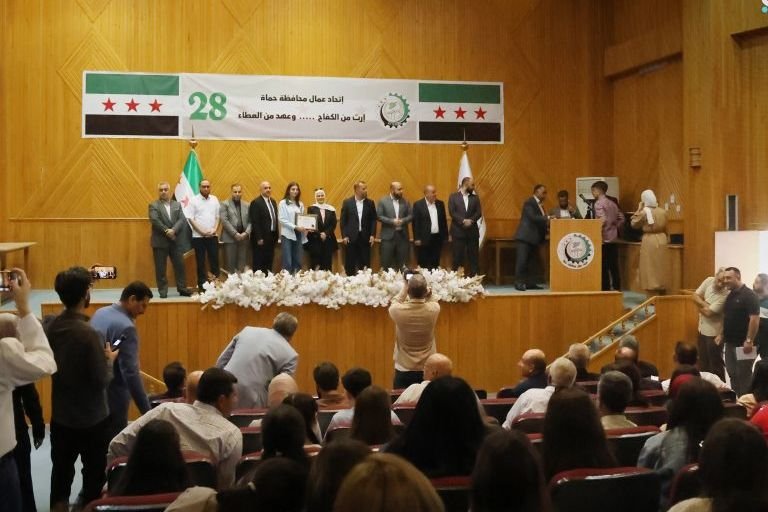 اتحاد عمال حماة يكرم أكثر من مئة طالب من أبناء العمال المتفوقين