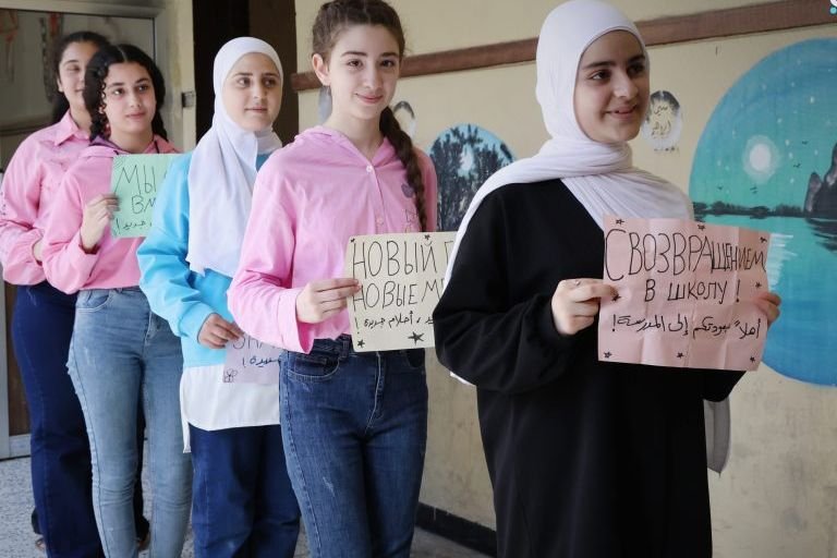 حملة عودة آمنة.. مدرستي أجمل تتواصل في مدارس حمص