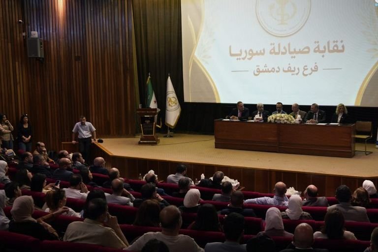نقابة صيادلة ريف دمشق تبحث تحديات المهنة وواقع الخريجين الجدد