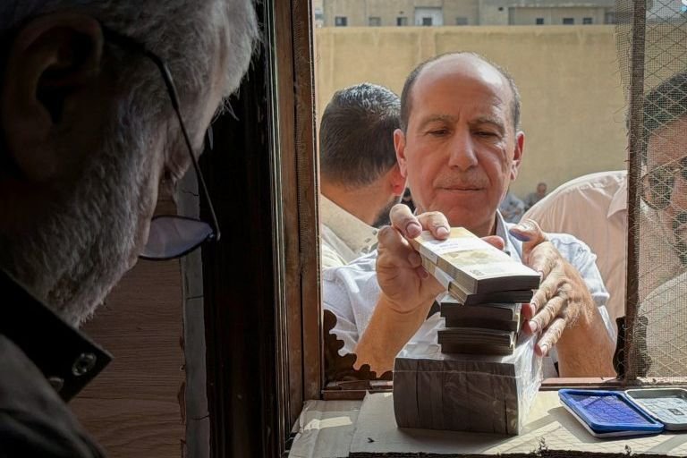 مزارعو الرقة يطالبون بالإسراع في صرف مستحقات محصول القمح