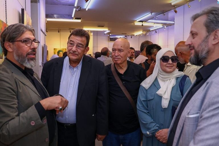 معرض تشكيلي في دمشق يجسد الهوية والانتماء بمشاركة فنانين سوريين وفلسطينيين
