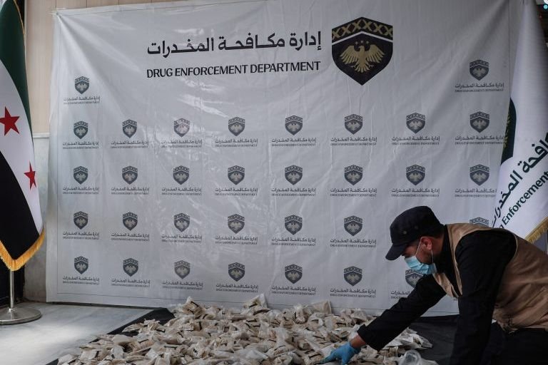 ضبط 250 ألف حبة كبتاغون وتوقيف شخصين بريف حمص الجنوبي