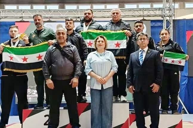 منتخب سوريا لرفع الأثقال يتوج بمداليات متنوعة في البطولة العربية بالجزائر