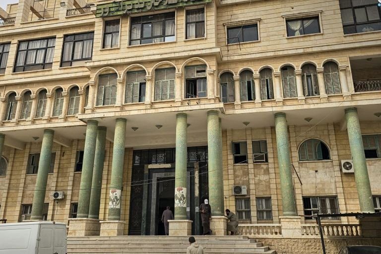 المصرف الزراعي في دير الزور يصرف 75% من مستحقات مزارعي القمح