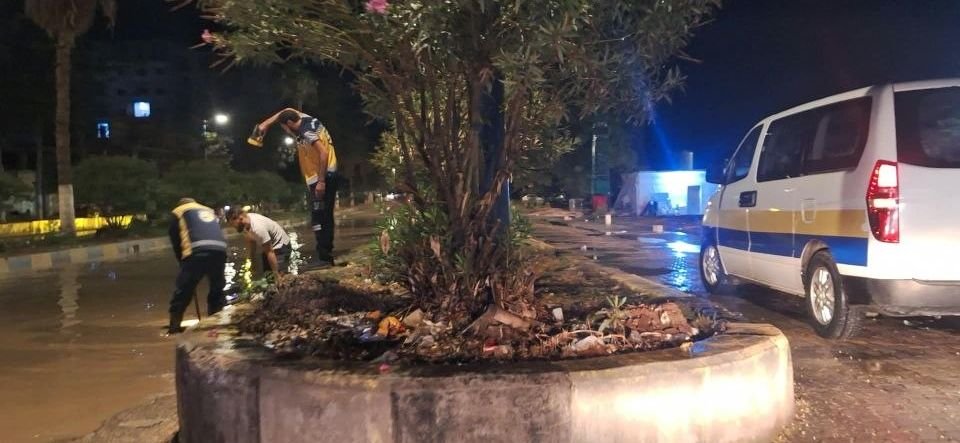 استجابة ميدانية لفرق الدفاع المدني إثر السيول في إدلب