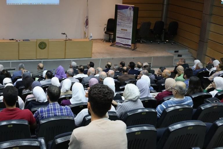 جامعة دمشق تبحث تعزيز الشراكة بين البحث العلمي والقطاعات الصناعية