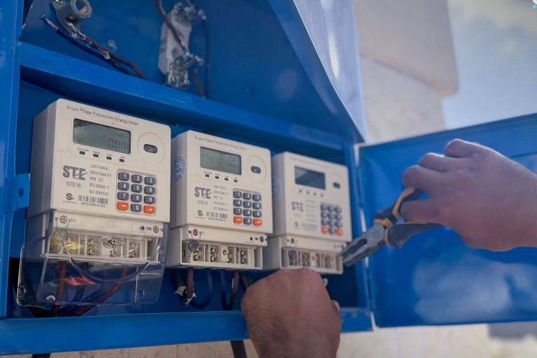 الحسكة: استئناف عمليات تركيب العدادات الكهربائية للمواطنين